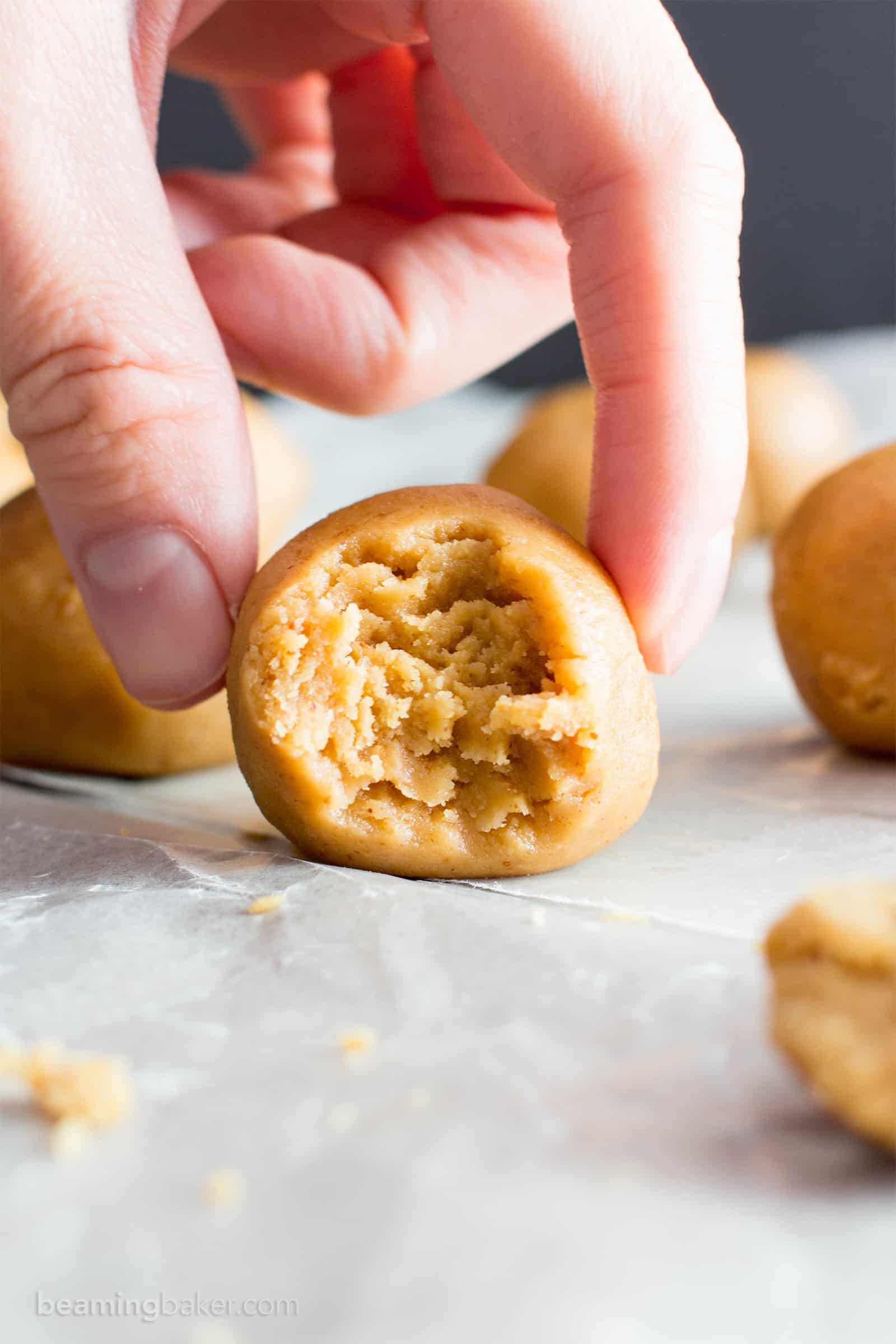 No Bake Peanut Butter Balls: just 3 ingredients for the best peanut butter bites—no bake, easy to make, simple & healthy ingredients. Soft and delicious no bake peanut butter balls. Vegan. #NoBake #PeanutButter #NoBakeBalls #NoBakeBites #EnergyBites #EnergyBalls | Recipe at BeamingBaker.com