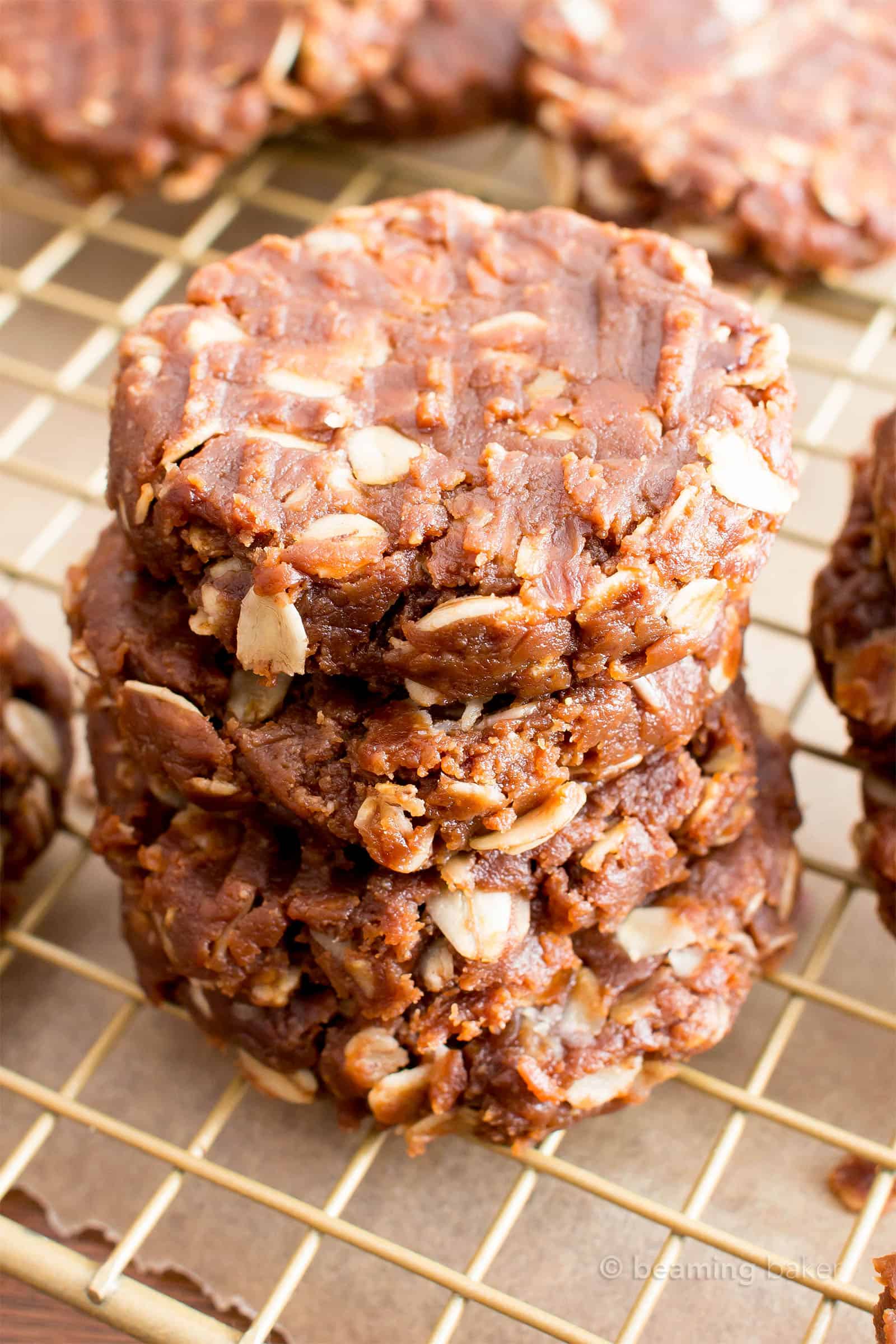 Healthy No Bake Oatmeal Cookies: super easy healthy no bake oatmeal cookies made with just 4 ingredients! The best healthy no bake cookies—chewy ‘n satisfying, delicious! #Healthy #NoBake #Oatmeal #Cookies | Recipe at BeamingBaker.com